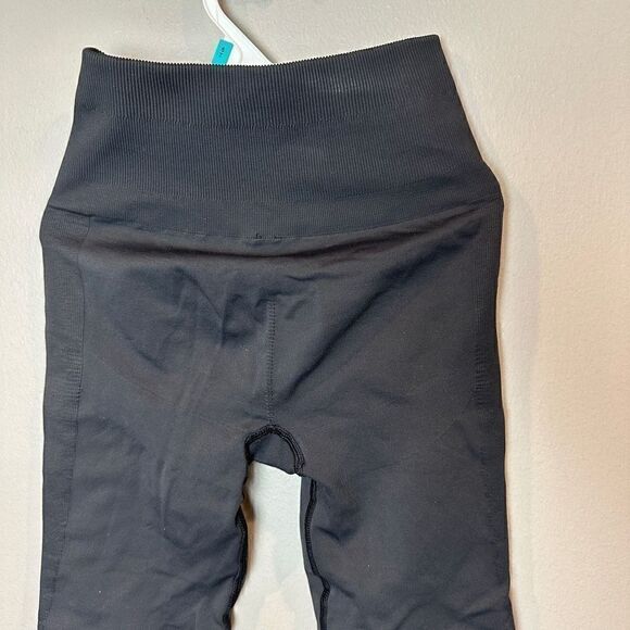 Lululemon Seamless Black Leggings - Picture 5 of 9